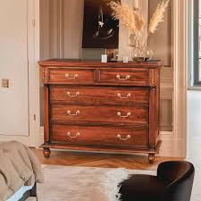 Mueble 6 - Cómoda clásica