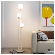 Mueble 7 - Lámpara de pie moderna